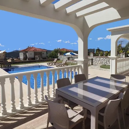 Joylettings Beyaz 3 Βίλα Φετιγιέ